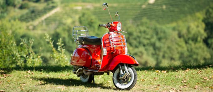 Vespa nel Roero