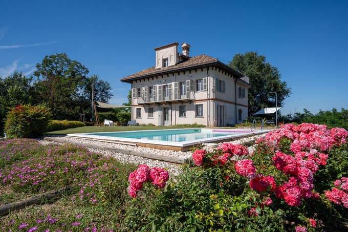 Fully restored luxury country home