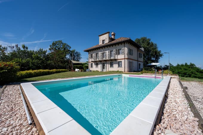 Fully restored luxury country home