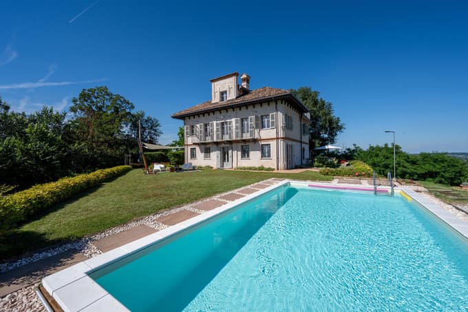 Fully restored luxury country home