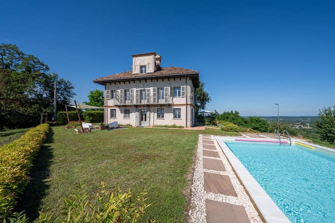 Fully restored luxury country home