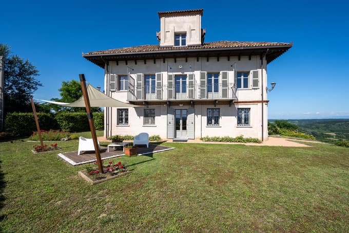 Fully restored luxury country home