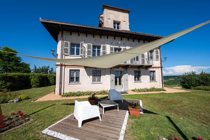 Fully restored luxury country home