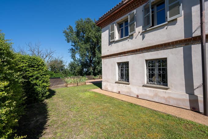 Fully restored luxury country home