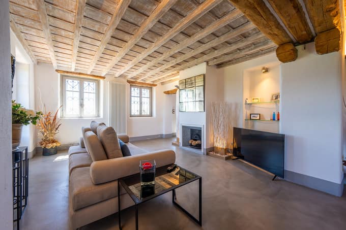 Fully restored luxury country home