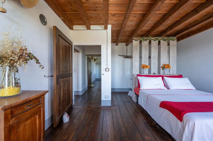 Fully restored luxury country home