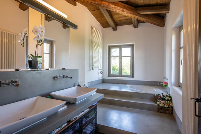 Fully restored luxury country home