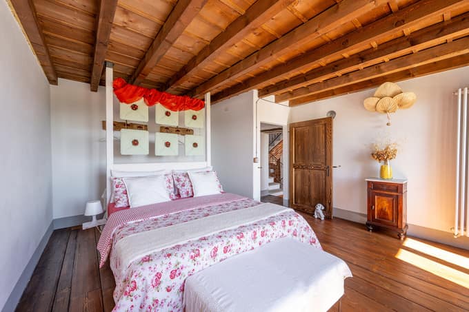 Fully restored luxury country home
