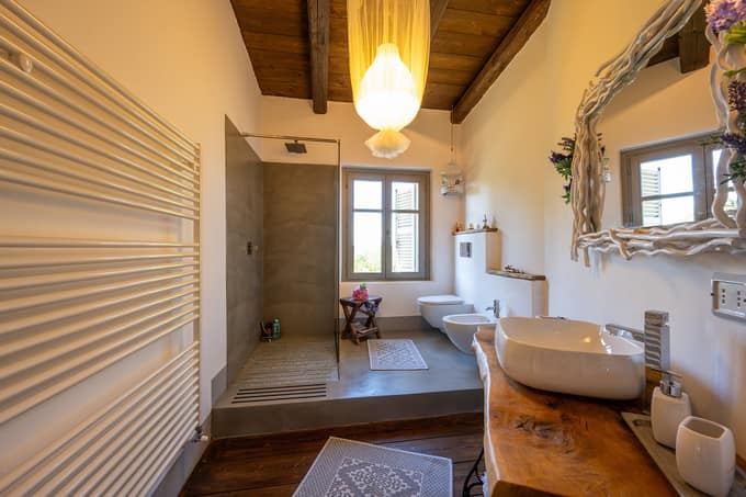 Fully restored luxury country home