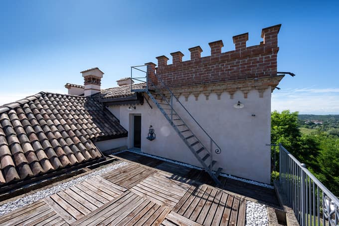Fully restored luxury country home