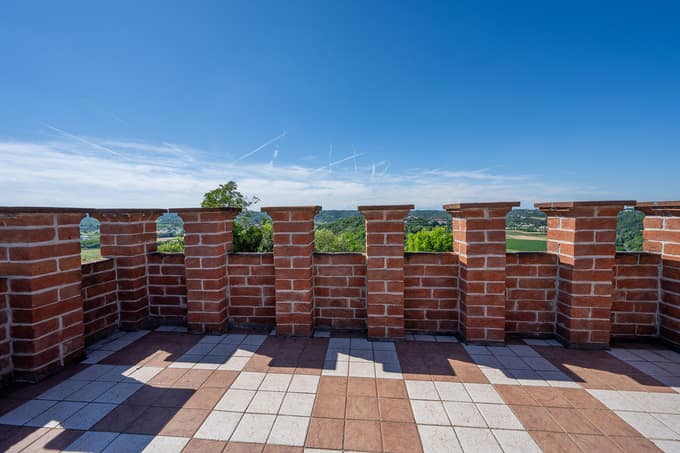 Fully restored luxury country home