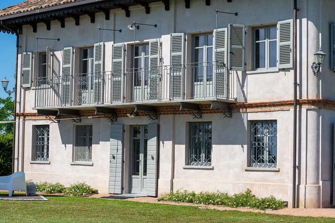 Fully restored luxury country home