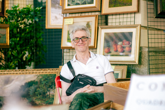 The guy in the frame - People photography by Richard A. Edwards - Langhe Property