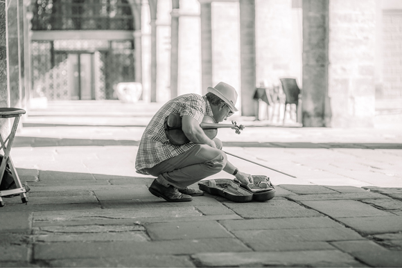 Busker doing the books - People photography by Richard A. Edwards - Langhe Property