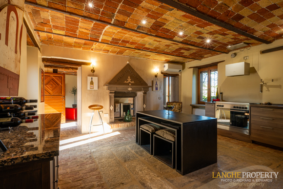 Rustic modern kitchen - Real estate photography by Richard A. Edwards - Langhe Property