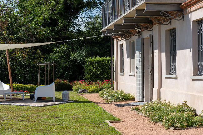 Fully restored luxury country home