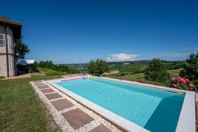 Fully restored luxury country home