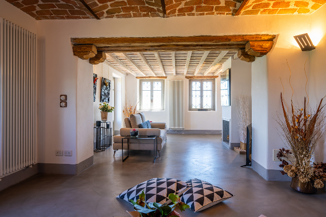 Fully restored luxury country home