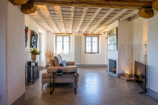 Fully restored luxury country home