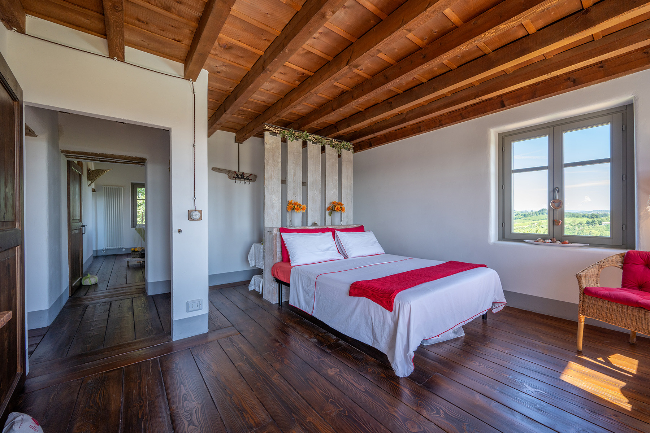 Fully restored luxury country home