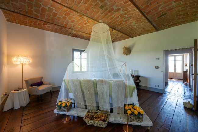 Fully restored luxury country home