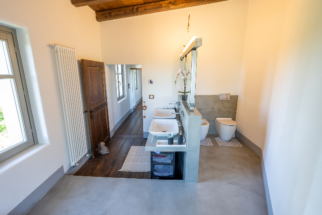 Fully restored luxury country home