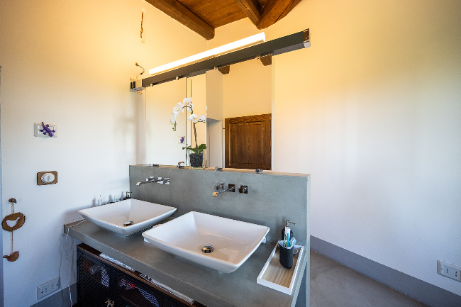 Fully restored luxury country home