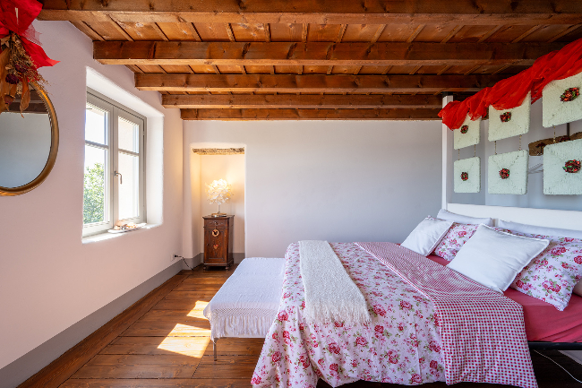 Fully restored luxury country home