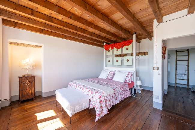 Fully restored luxury country home