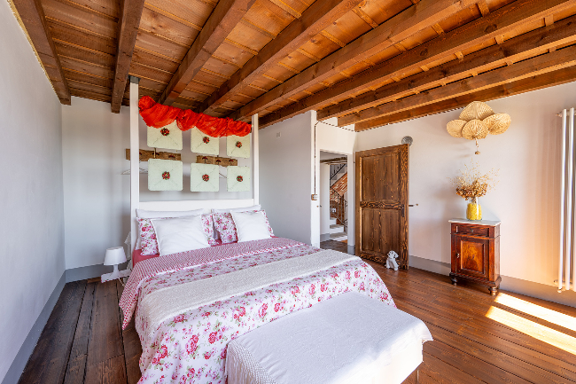 Fully restored luxury country home