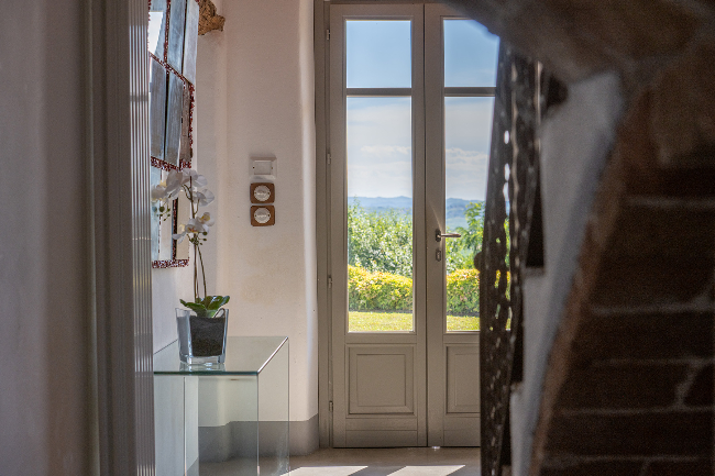 Fully restored luxury country home