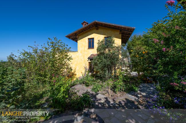 SOLD!! Langhe vacation rental & private home