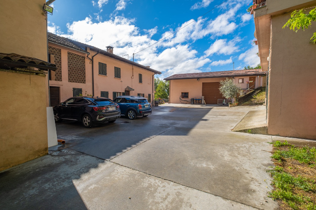 Quality wine production & home for sale