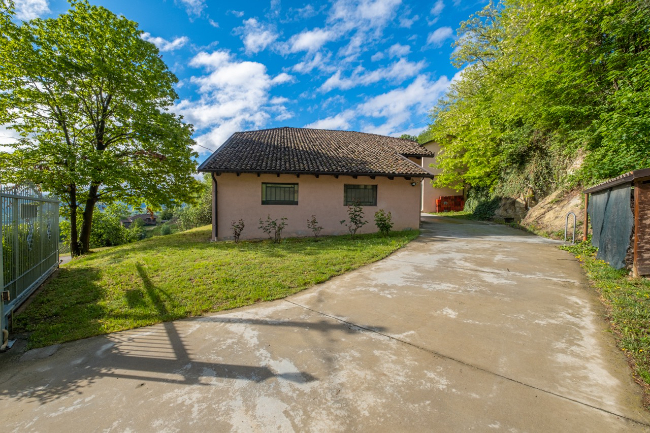 Quality wine production & home for sale