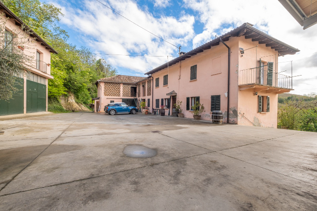 Quality wine production & home for sale