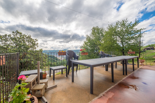 Quality wine production & home for sale