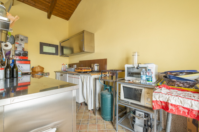 Quality wine production & home for sale