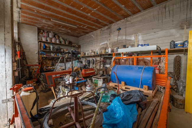 Quality wine production & home for sale