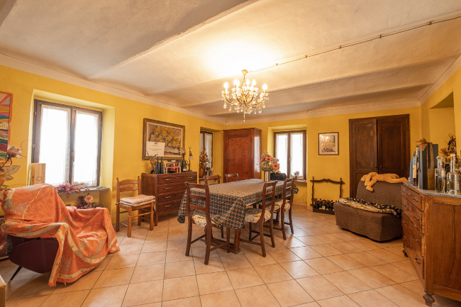 Quality wine production & home for sale