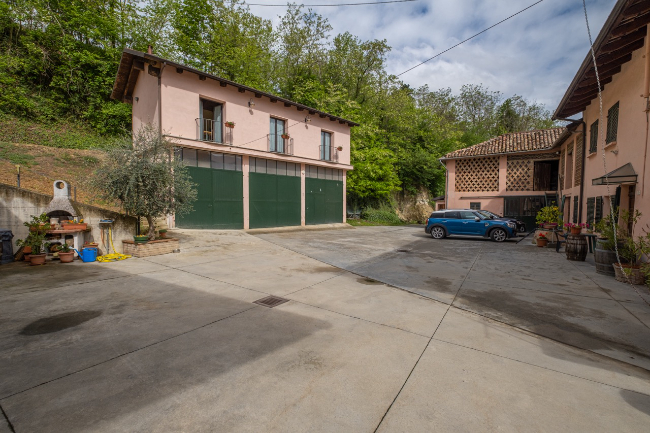 Quality wine production & home for sale