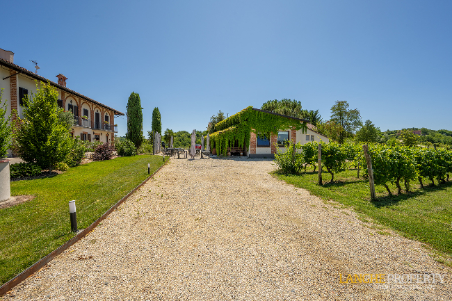 Agriturismo - B&B, restaurant, winery