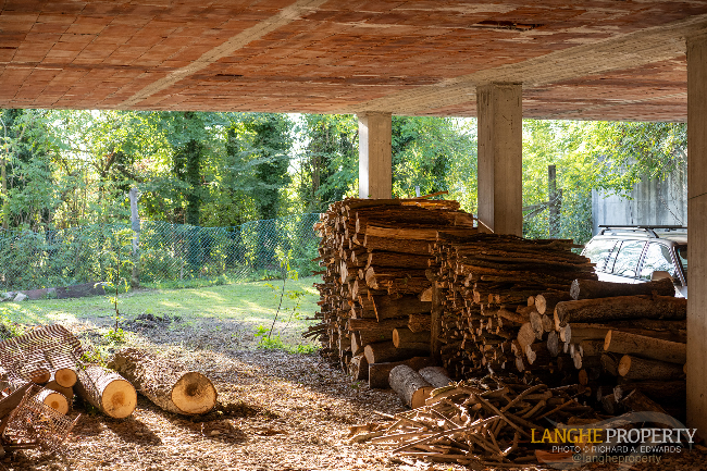 'Shell' villa in stunning location close to Alba