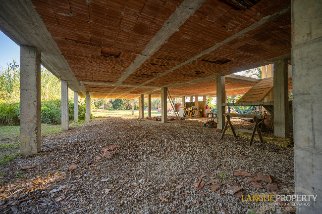 'Shell' villa in stunning location close to Alba