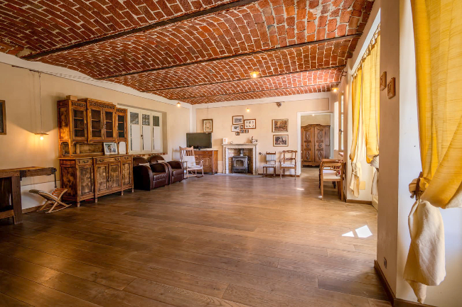 18th century ancient retreat located in Paradise