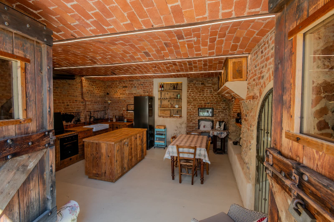 18th century ancient retreat located in Paradise