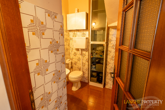 Barbaresco villa with stunning view of vineyards and Alps