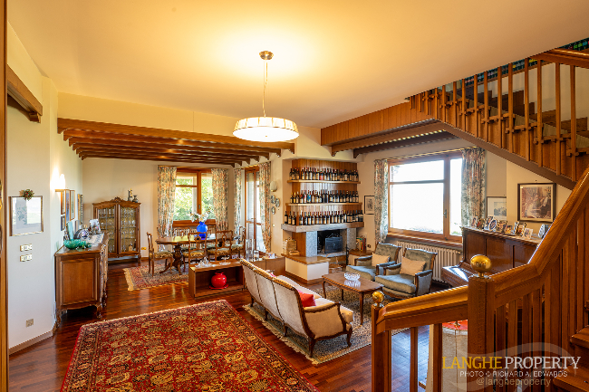 Barbaresco villa with stunning view of vineyards and Alps