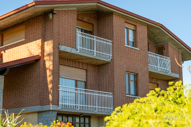 Barbaresco villa with stunning view of vineyards and Alps
