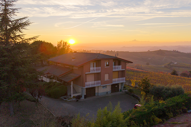 Barbaresco villa - stunning views