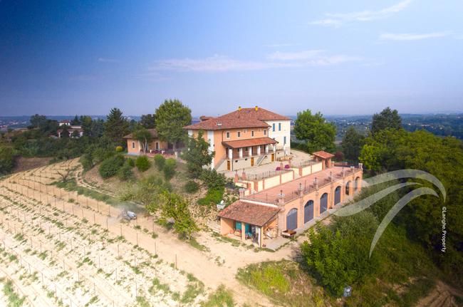 Unique wine property in stunning position